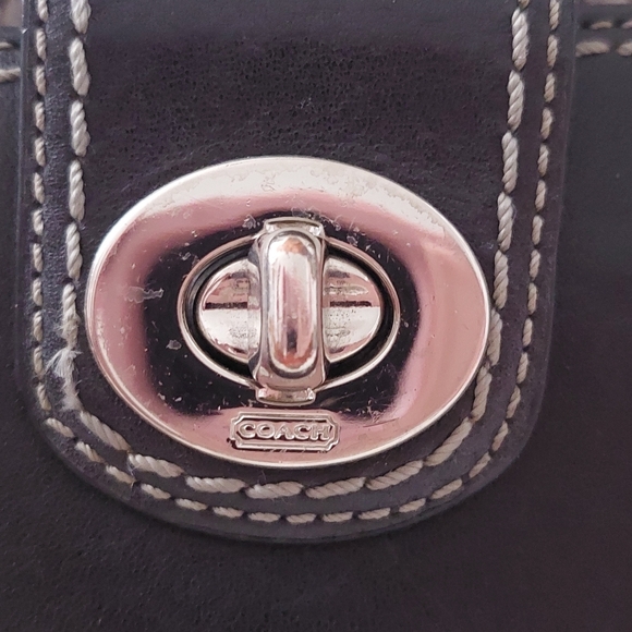 SOLD-Coach wallet with kiss lock closure Great condition and smoke free home. - Picture 10 of 11